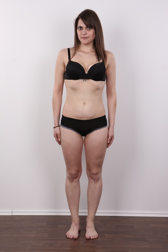 7. Download full pics of Katerina (25) from czechcasting.com