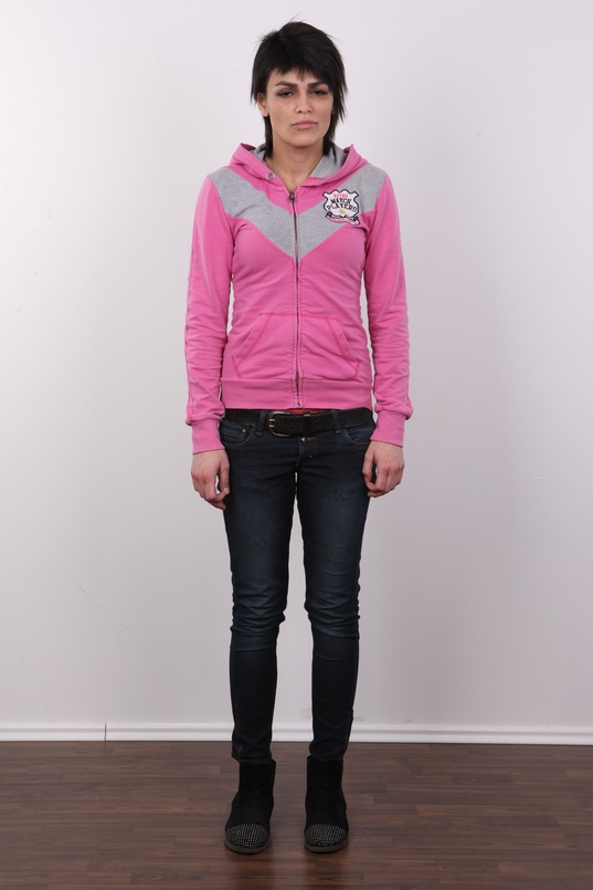 2. Download full pics of Zuzana (25) from czechcasting.com