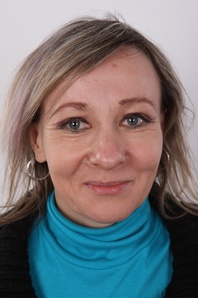 1. Download full pics of Alena (48) from czechcasting.com