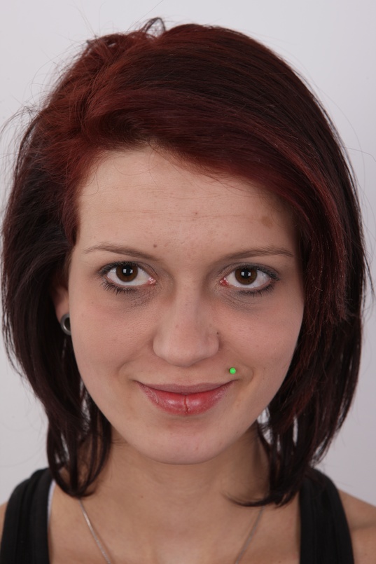 1. Download full pics of Tereza (22) from czechcasting.com