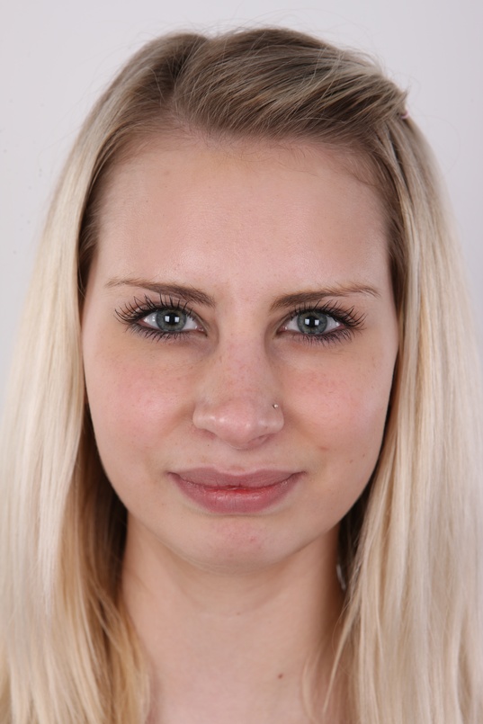 1. Download full pics of Tina (20) from czechcasting.com