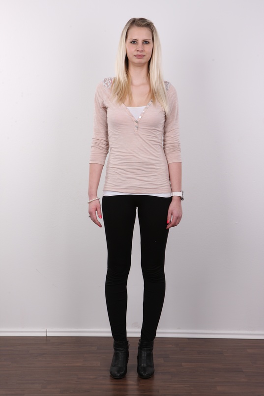 2. Download full pics of Tina (20) from czechcasting.com