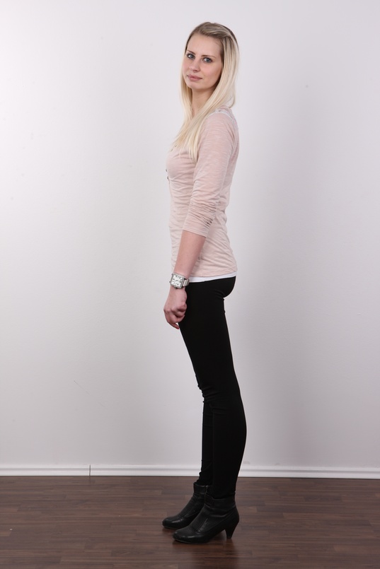 3. Download full pics of Tina (20) from czechcasting.com