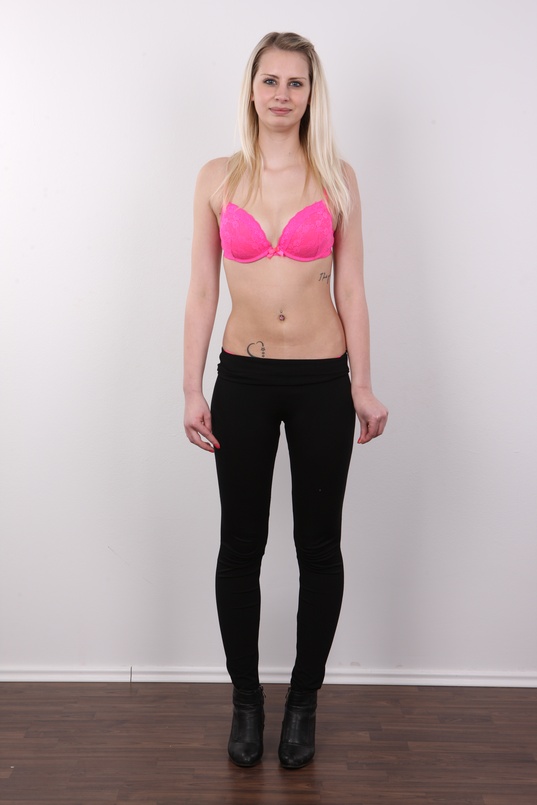 4. Download full pics of Tina (20) from czechcasting.com