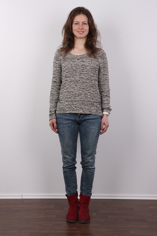 2. Download full pics of Sarka (21) from czechcasting.com