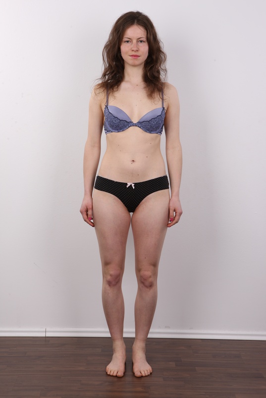 7. Download full pics of Sarka (21) from czechcasting.com