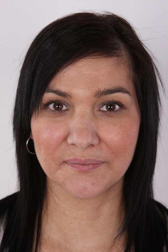 1. Download full pics of Renata (35) from czechcasting.com