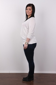 3. Download full pics of Renata (35) from czechcasting.com