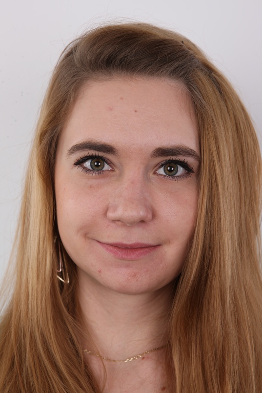 1. Download full pics of Sabina (20) from czechcasting.com