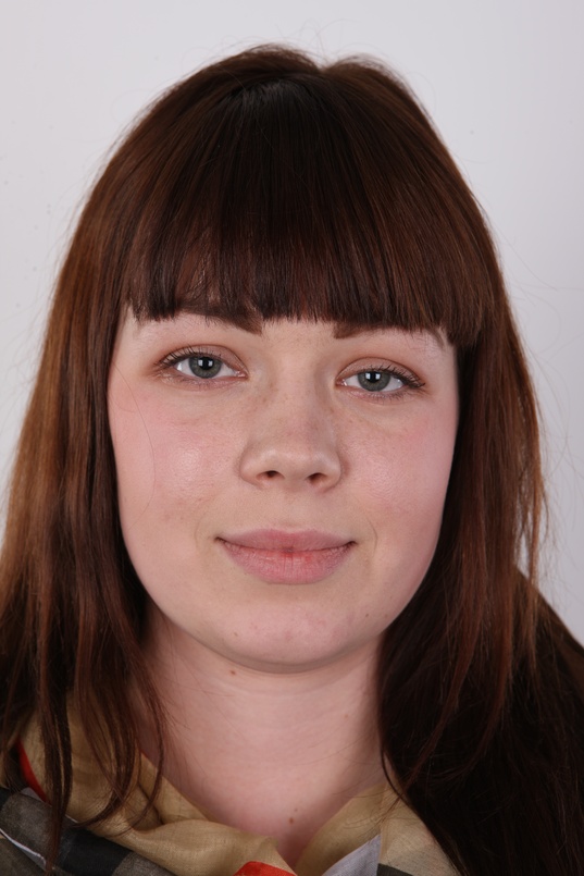 1. Download full pics of Marta (18) from czechcasting.com