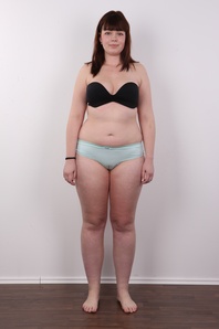 7. Download full pics of Marta (18) from czechcasting.com