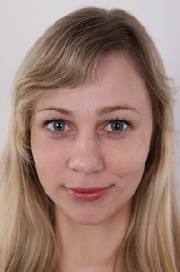 1. Download full pics of Renata (21) from czechcasting.com