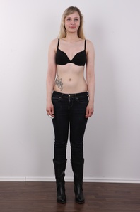 4. Download full pics of Renata (21) from czechcasting.com