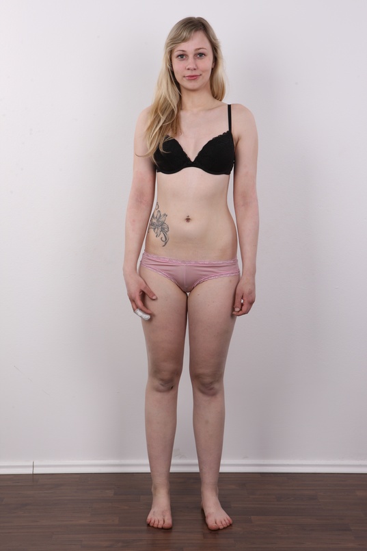 7. Download full pics of Renata (21) from czechcasting.com