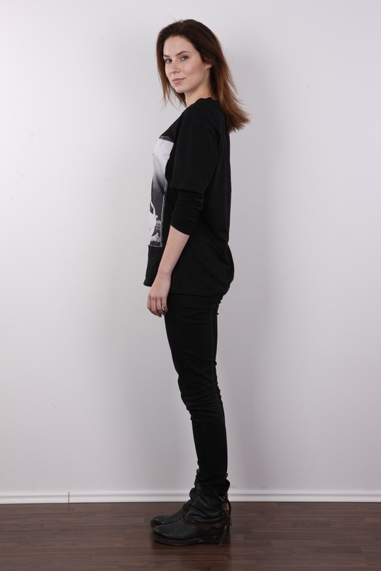 3. Download full pics of Katka (26) from czechcasting.com