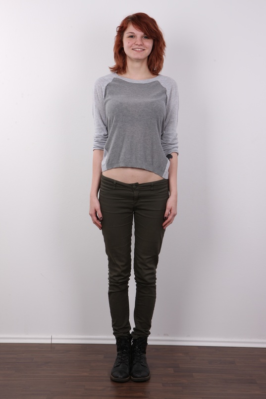 2. Download full pics of Viktorie (19) from czechcasting.com