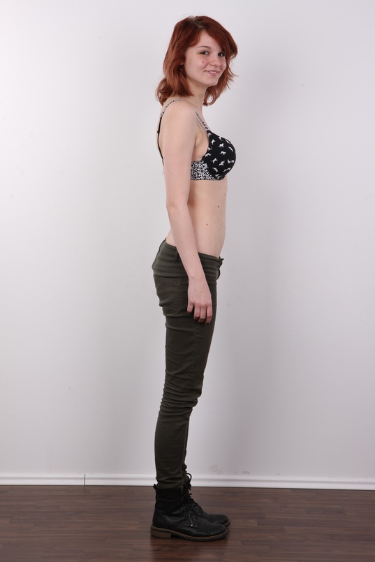 5. Download full pics of Viktorie (19) from czechcasting.com