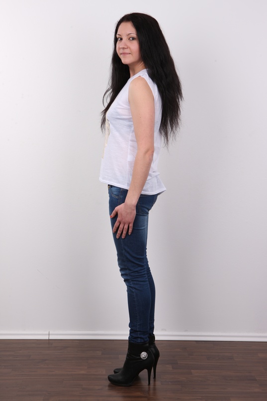 3. Download full pics of Olga (23) from czechcasting.com