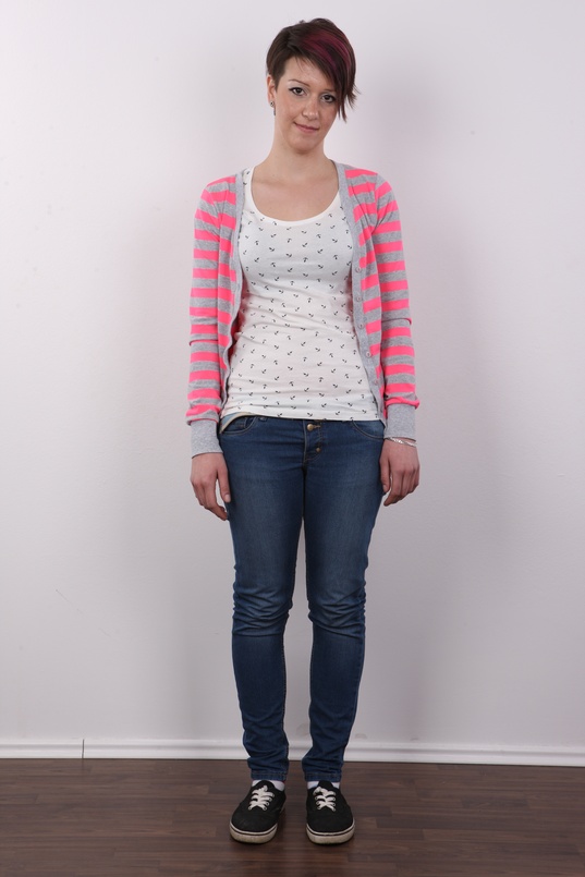 2. Download full pics of Tereza (21) from czechcasting.com