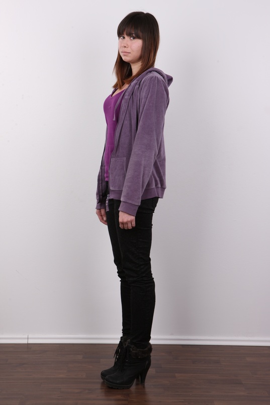 3. Download full pics of Jana (21) from czechcasting.com