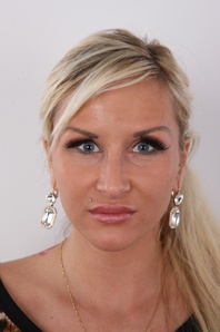 1. Download full pics of Jaroslava (31) from czechcasting.com