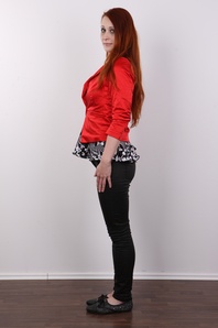 3. Download full pics of Izabela (25) from czechcasting.com