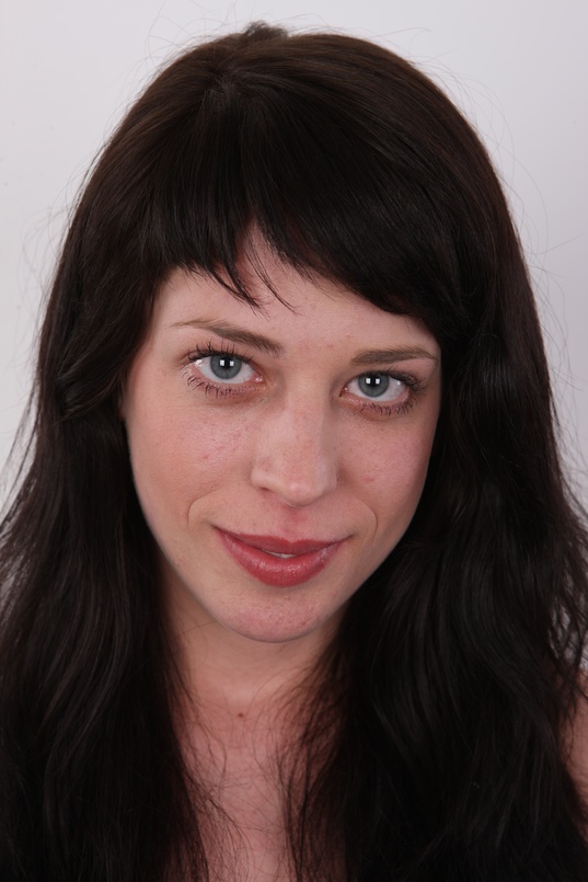 1. Download full pics of Denisa (24) from czechcasting.com