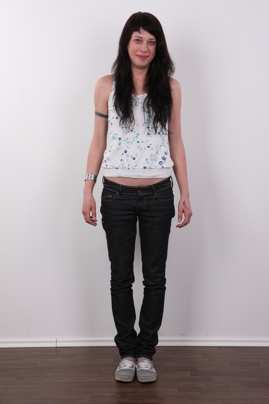 2. Download full pics of Denisa (24) from czechcasting.com