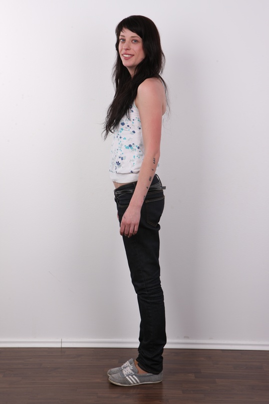 3. Download full pics of Denisa (24) from czechcasting.com