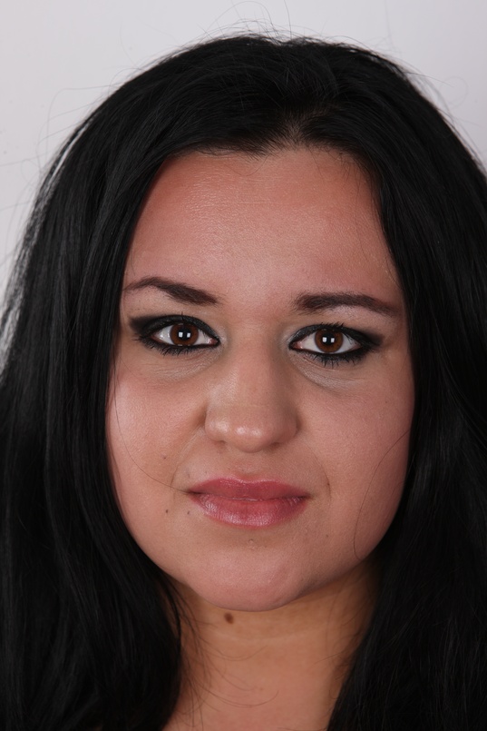 1. Download full pics of Martina (22) from czechcasting.com