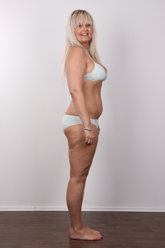 8. Download full pics of Radka (41) from czechcasting.com