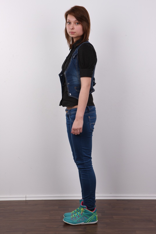 3. Download full pics of Barbora (18) from czechcasting.com