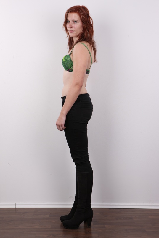 5. Download full pics of Lucie (23) from czechcasting.com