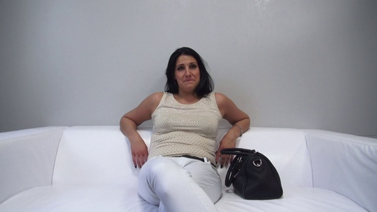 1. Download full pics of Iva (28) from czechcasting.com