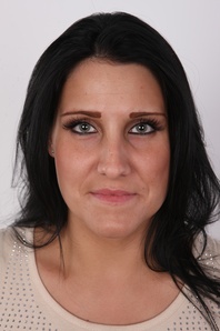 1. Download full pics of Iva (28) from czechcasting.com