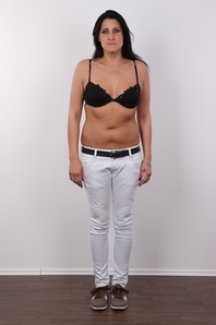 4. Download full pics of Iva (28) from czechcasting.com