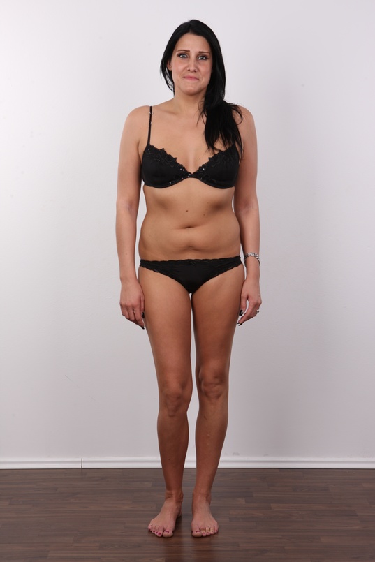 7. Download full pics of Iva (28) from czechcasting.com