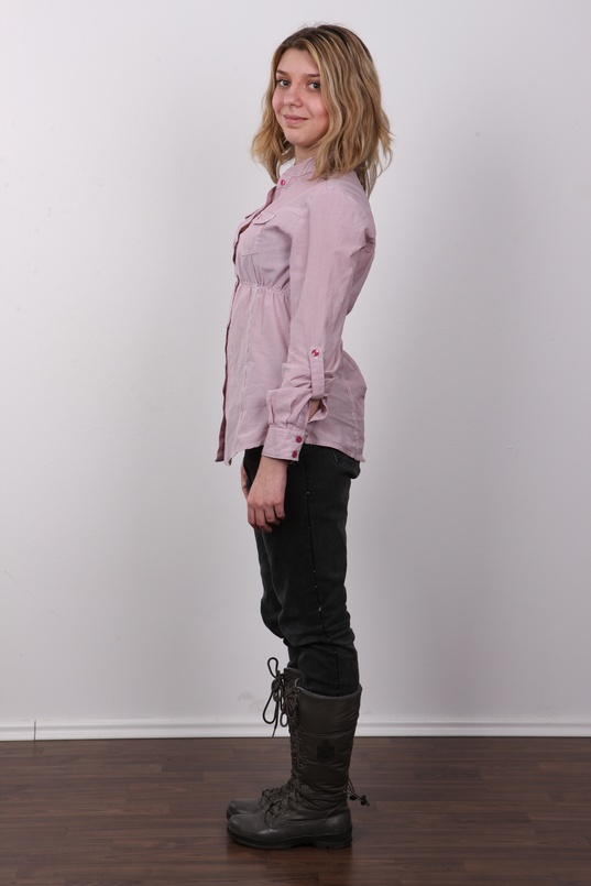 3. Download full pics of Ivana (18) from czechcasting.com