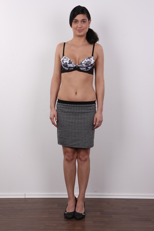 4. Download full pics of Erika (24) from czechcasting.com