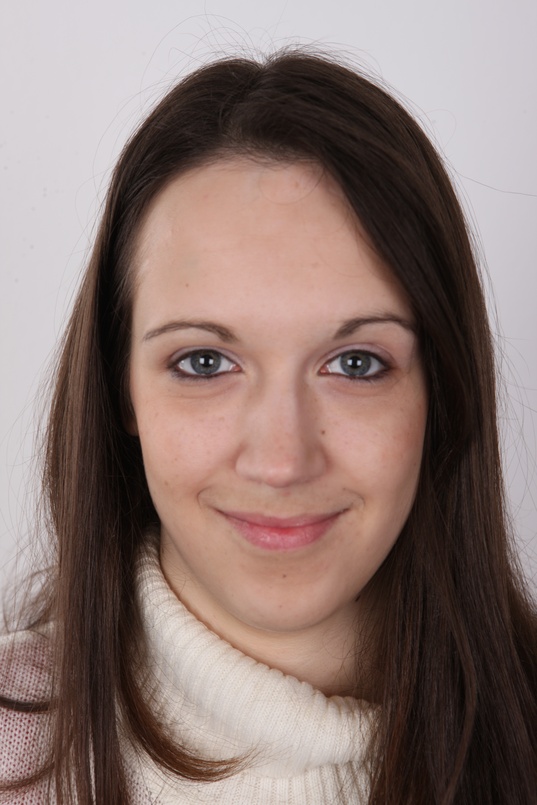 1. Download full pics of Diana (23) from czechcasting.com