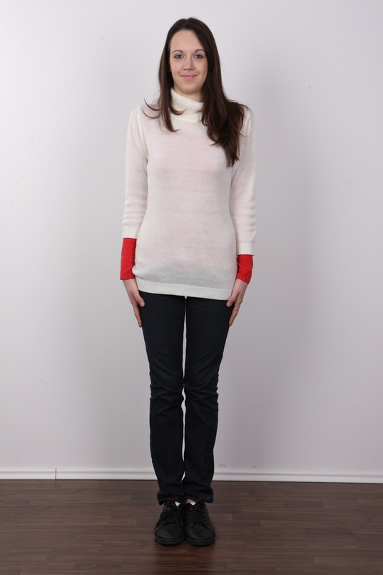 2. Download full pics of Diana (23) from czechcasting.com