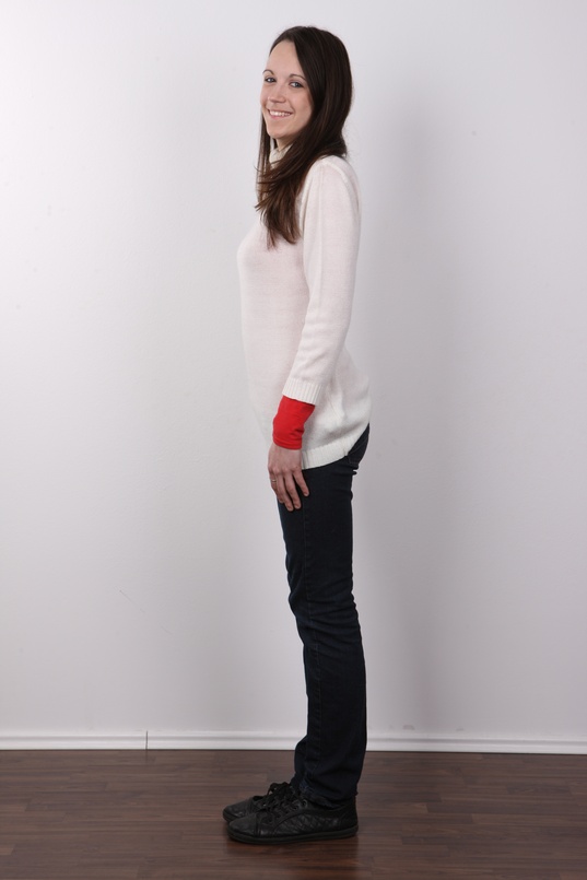 3. Download full pics of Diana (23) from czechcasting.com