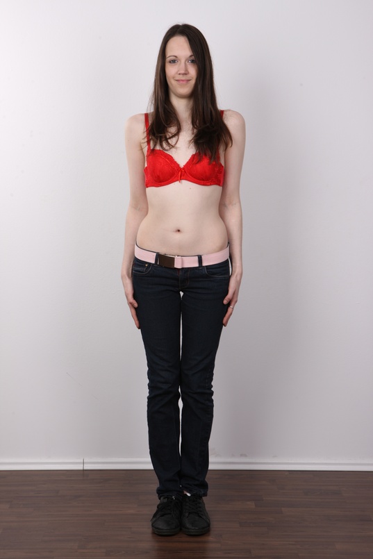 4. Download full pics of Diana (23) from czechcasting.com