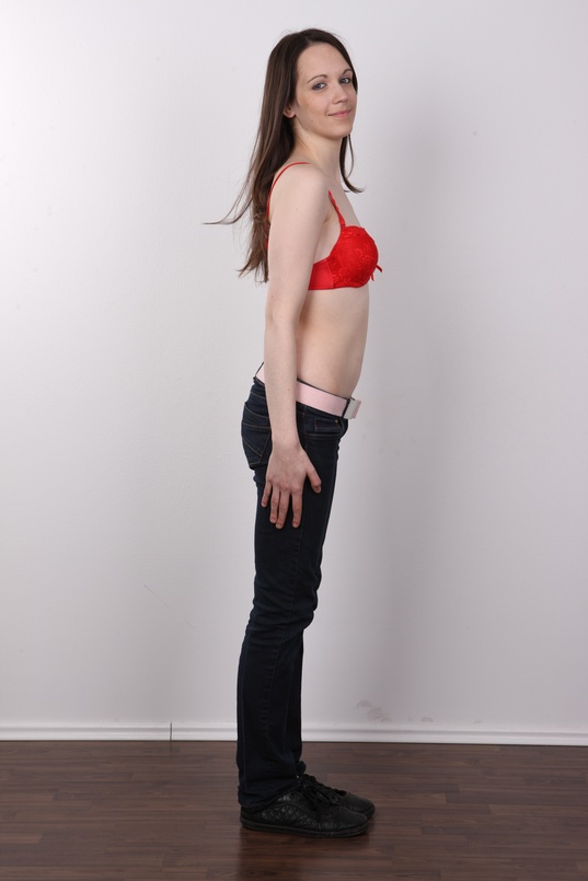 5. Download full pics of Diana (23) from czechcasting.com