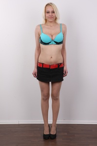 4. Download full pics of Marie (22) from czechcasting.com