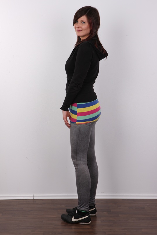 3. Download full pics of Daniela (23) from czechcasting.com