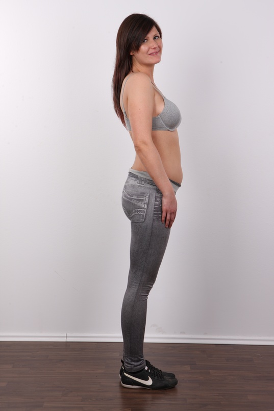 5. Download full pics of Daniela (23) from czechcasting.com