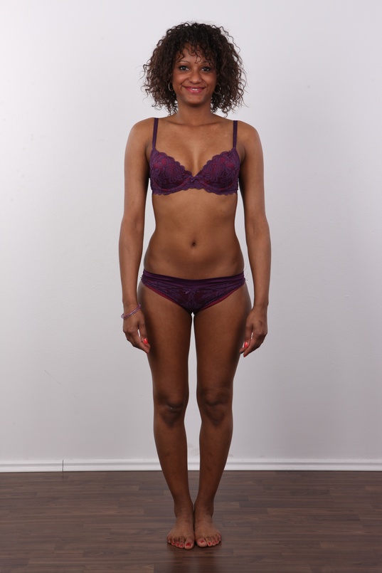 7. Download full pics of Karolina (25) from czechcasting.com