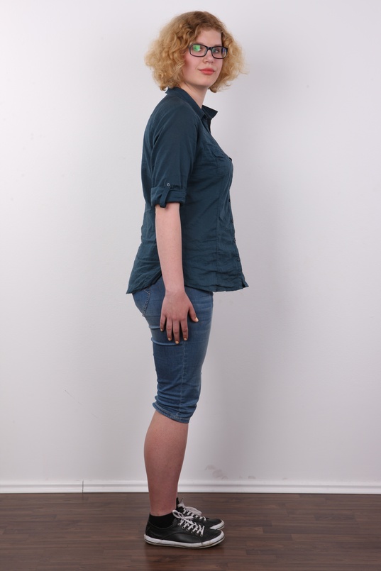 3. Download full pics of Kristyna (19) from czechcasting.com