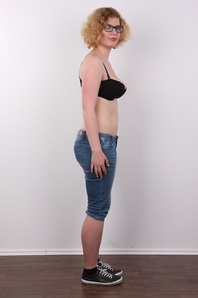 5. Download full pics of Kristyna (19) from czechcasting.com